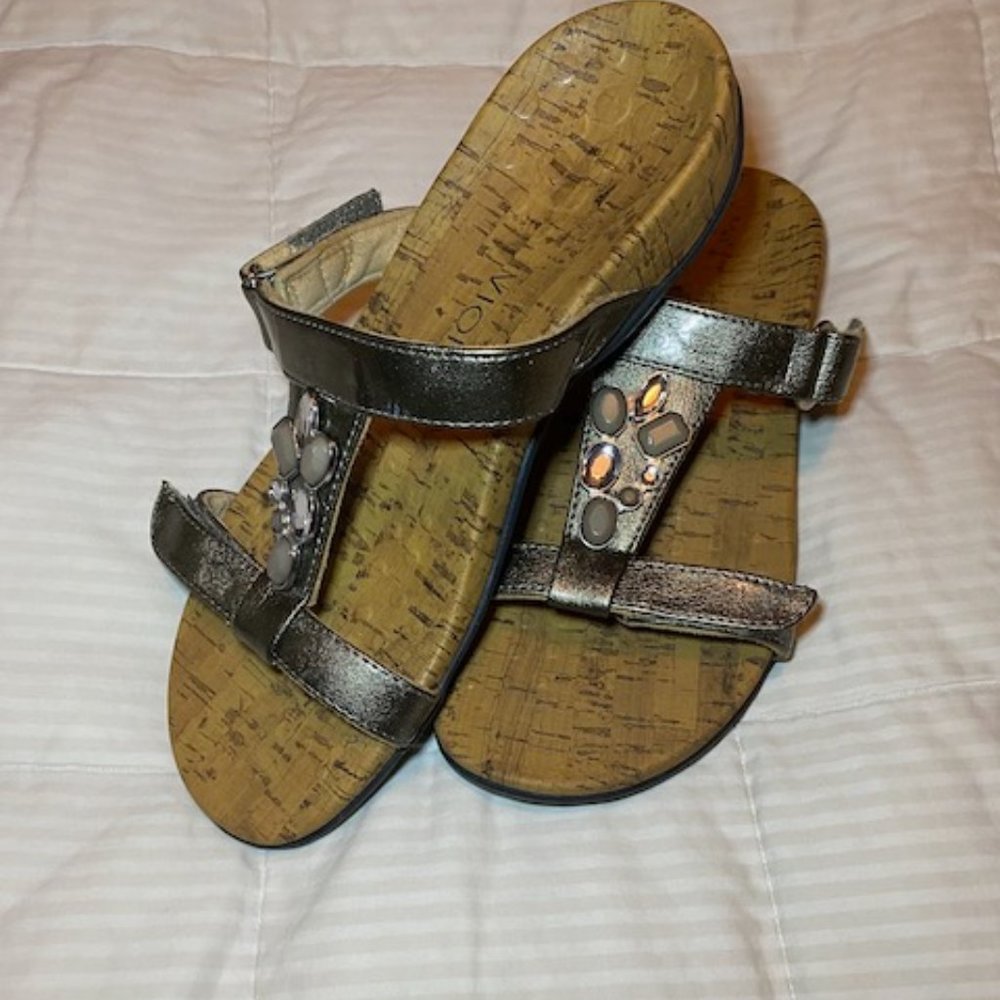 Vionic Viviana jeweled sandals size 7